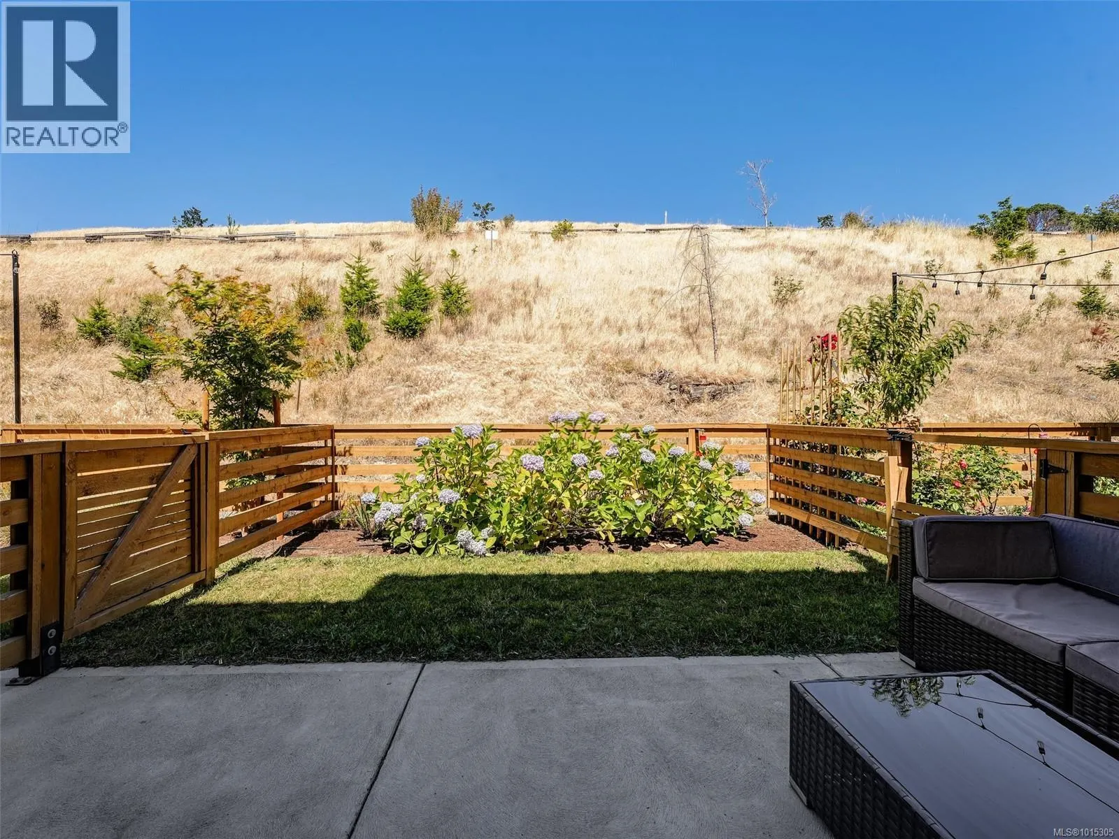 21 255 Caspian Dr