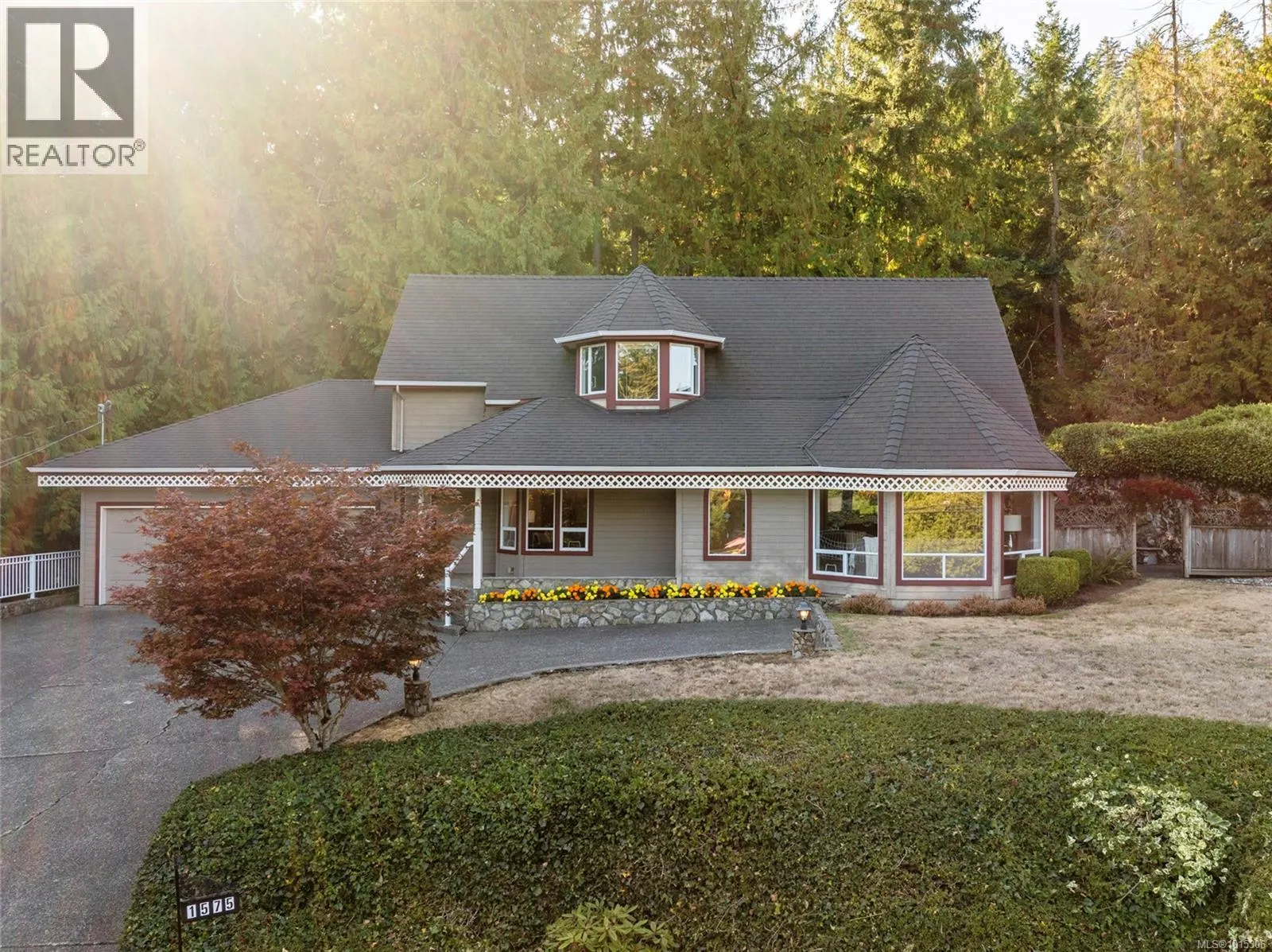 1575 Dean Park Rd