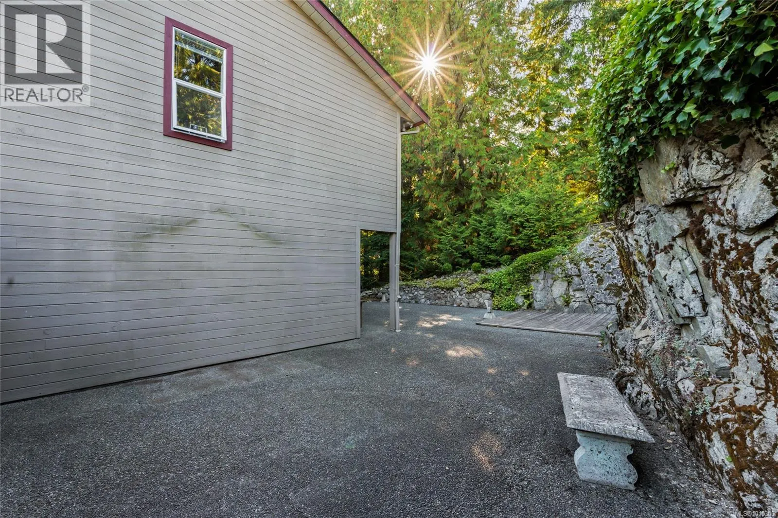 1575 Dean Park Rd