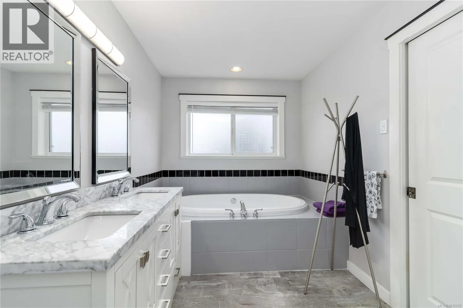 2270 Setchfield Ave