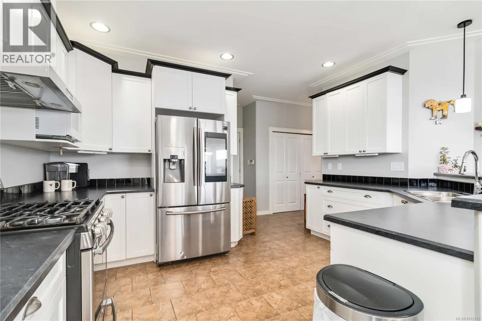 2270 Setchfield Ave