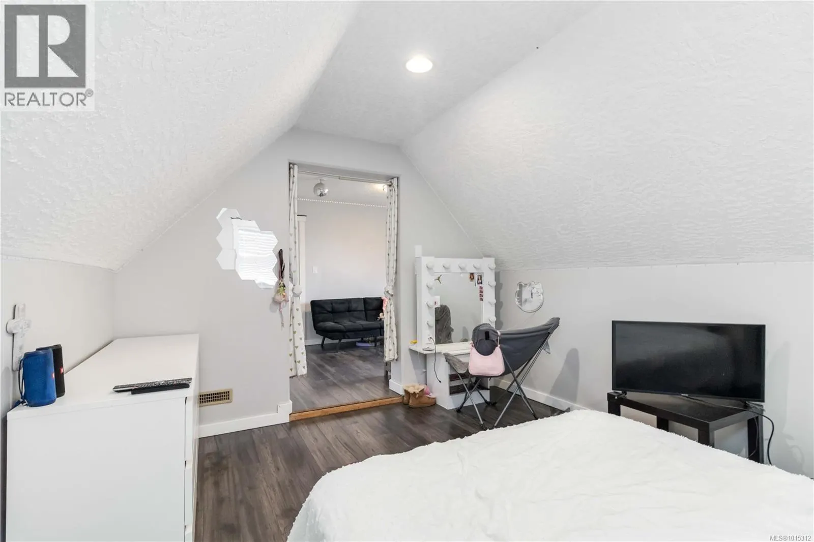 2270 Setchfield Ave
