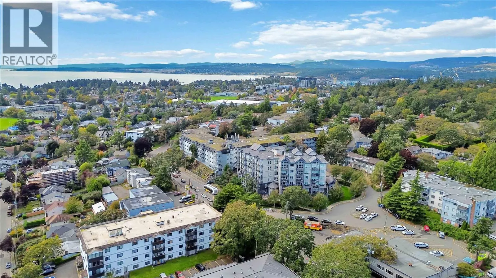 608 924 Esquimalt Rd