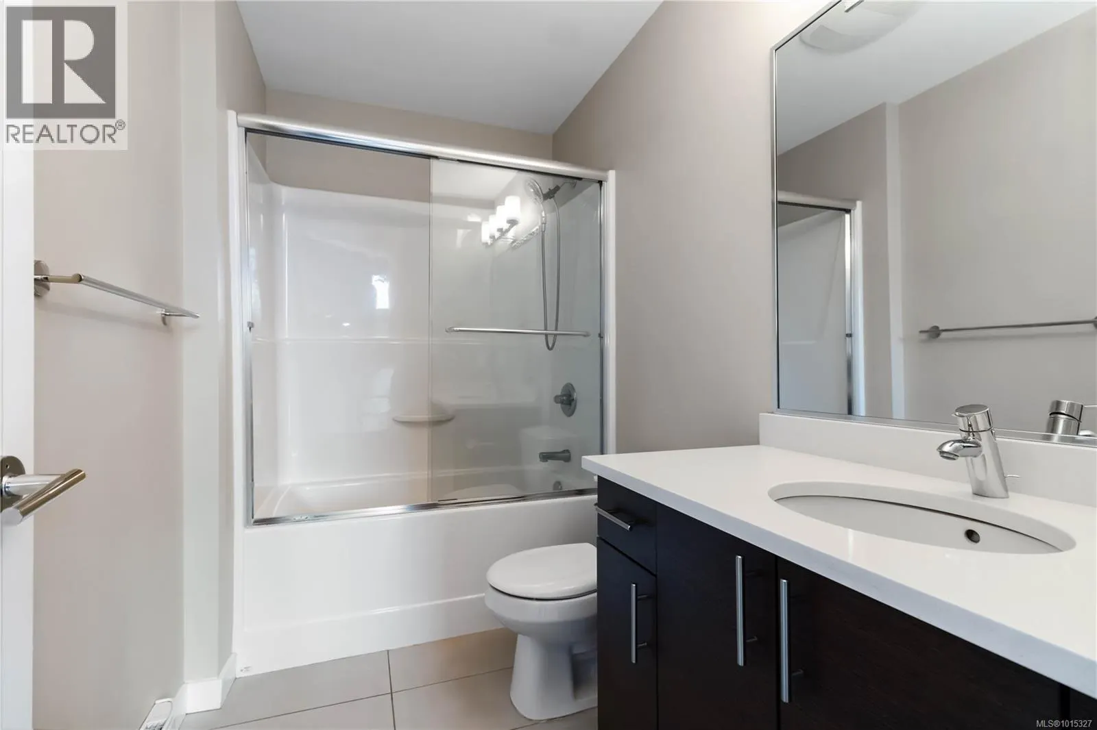 608 924 Esquimalt Rd