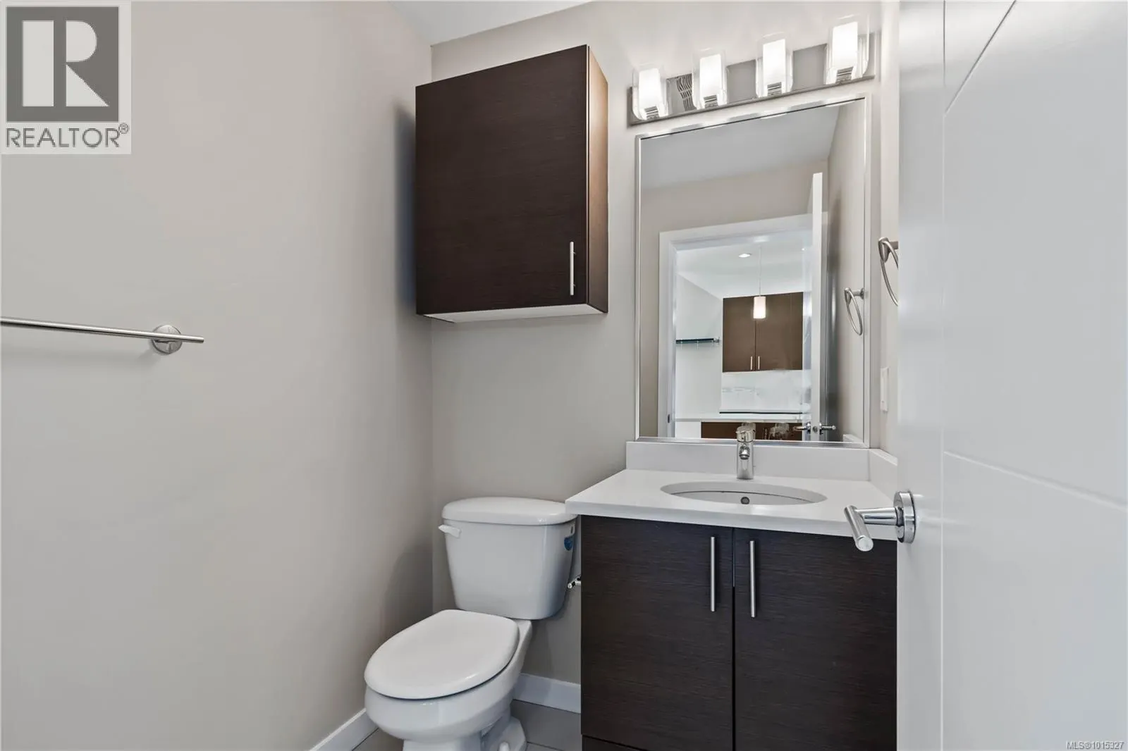 608 924 Esquimalt Rd