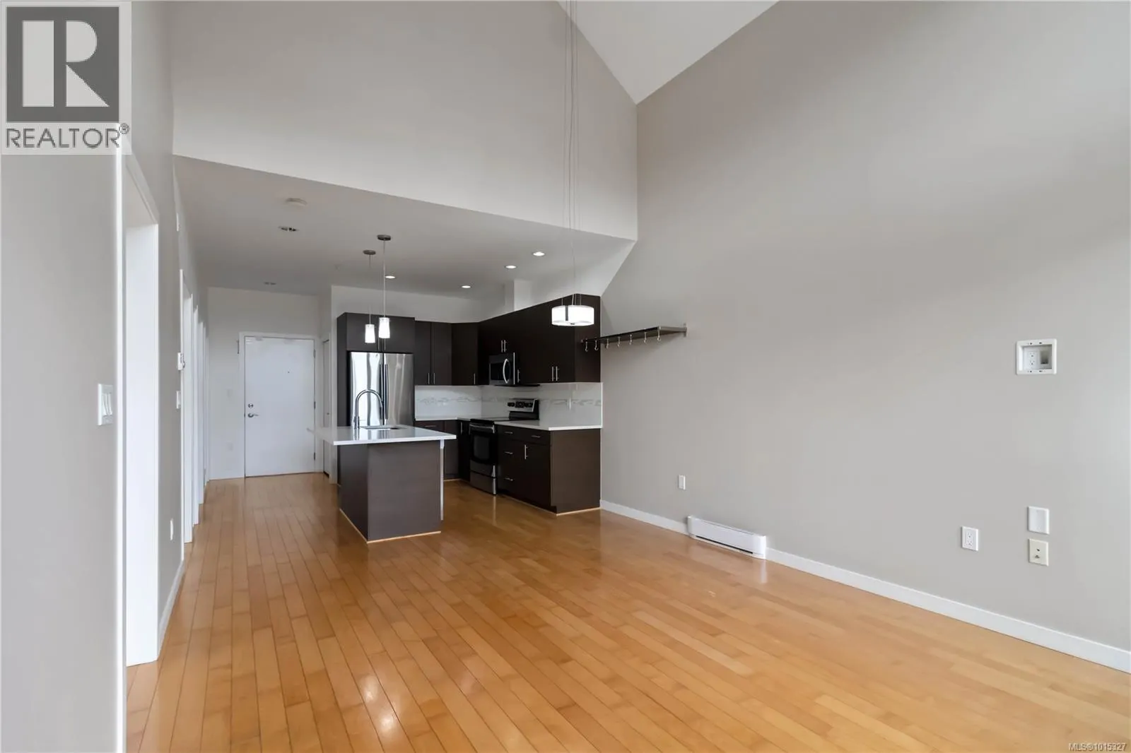 608 924 Esquimalt Rd