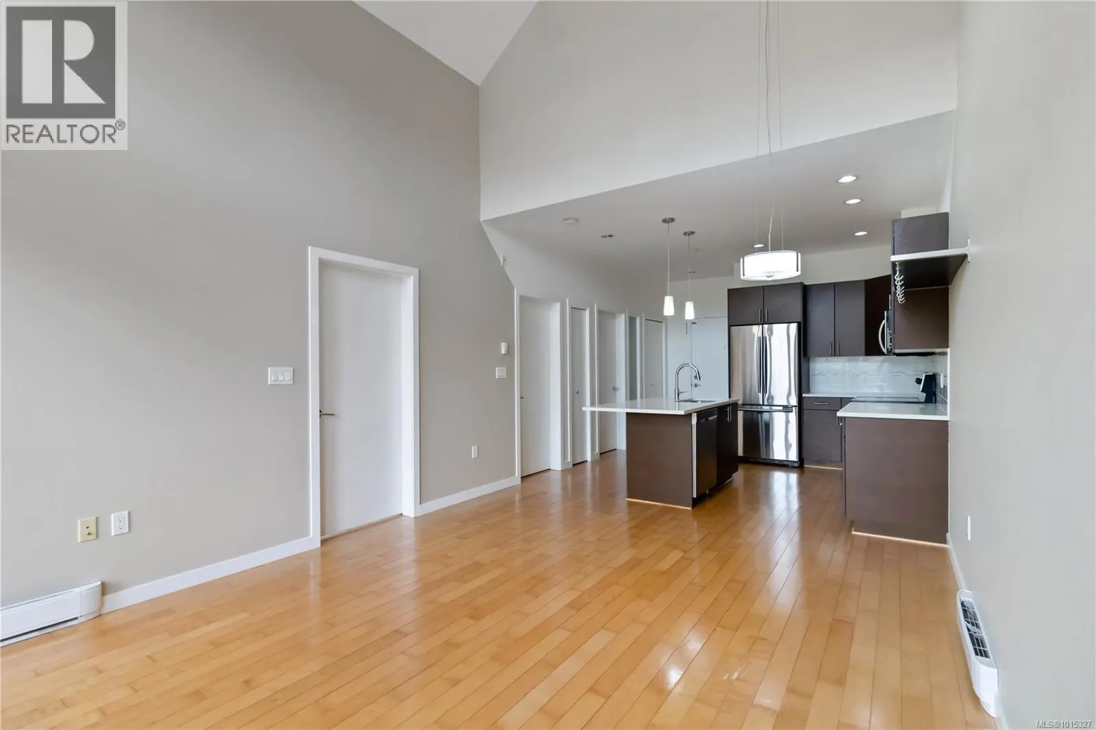 608 924 Esquimalt Rd