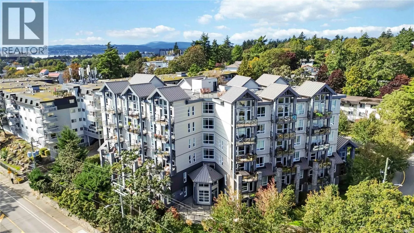 608 924 Esquimalt Rd