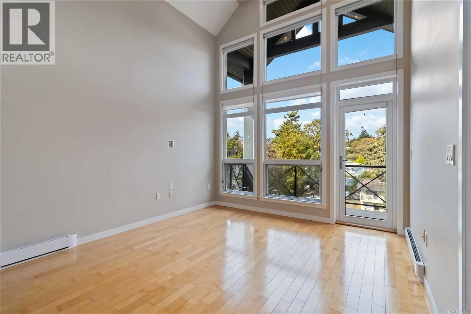 608 924 Esquimalt Rd