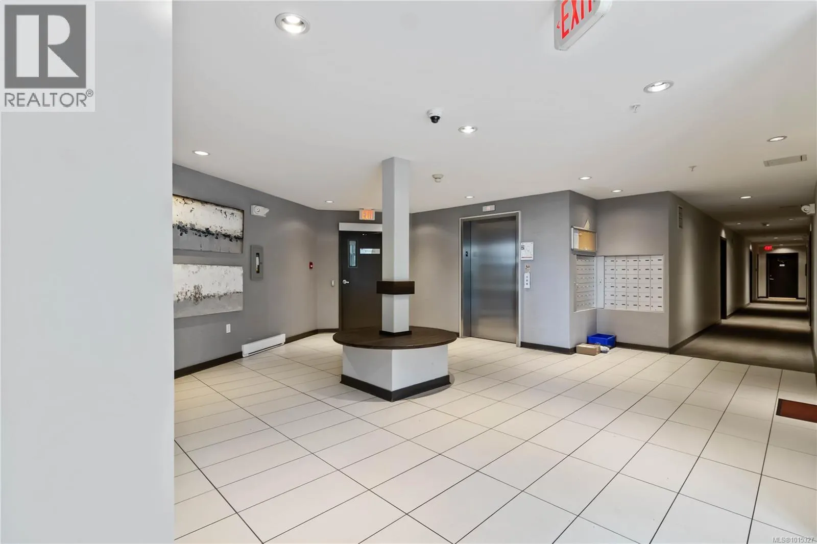608 924 Esquimalt Rd