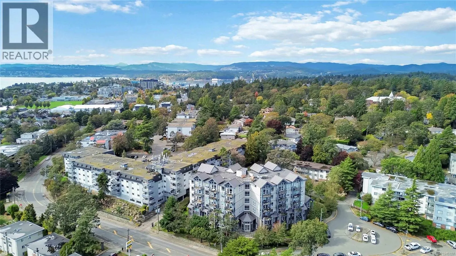 608 924 Esquimalt Rd