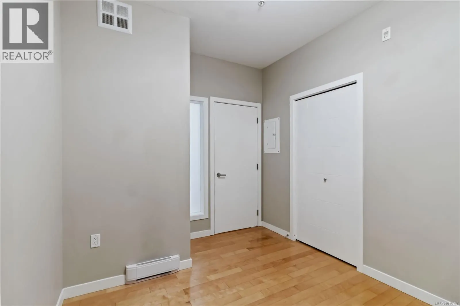 608 924 Esquimalt Rd