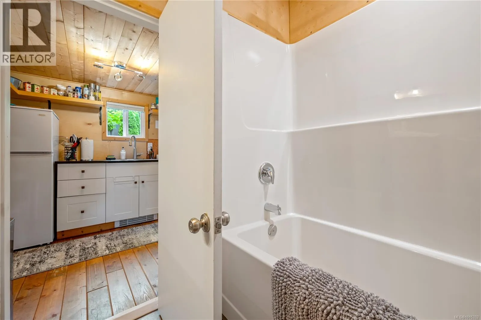 1364 Chesterman Beach Rd