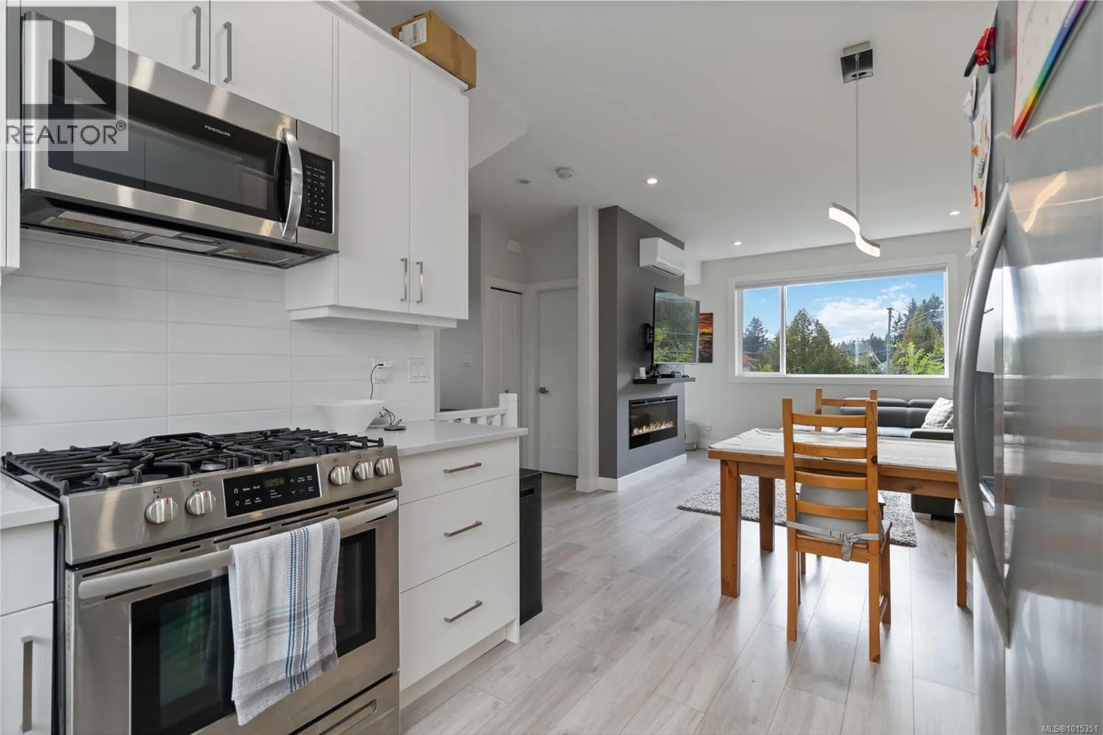 106 3429 Happy Valley Rd