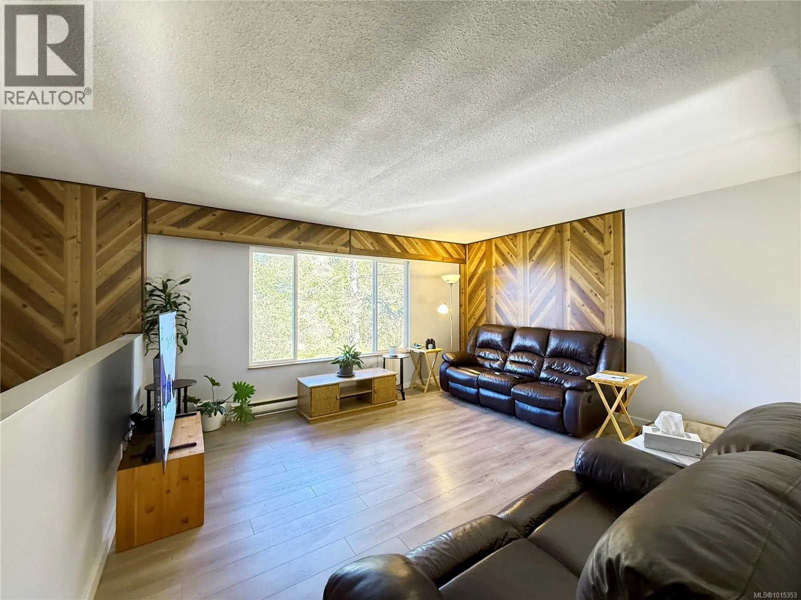 2101 Pioneer Hill