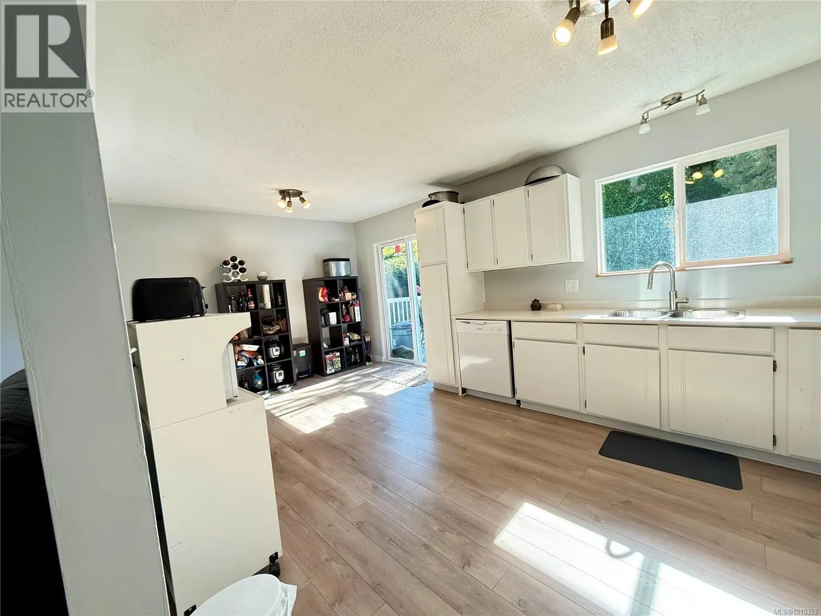 2101 Pioneer Hill