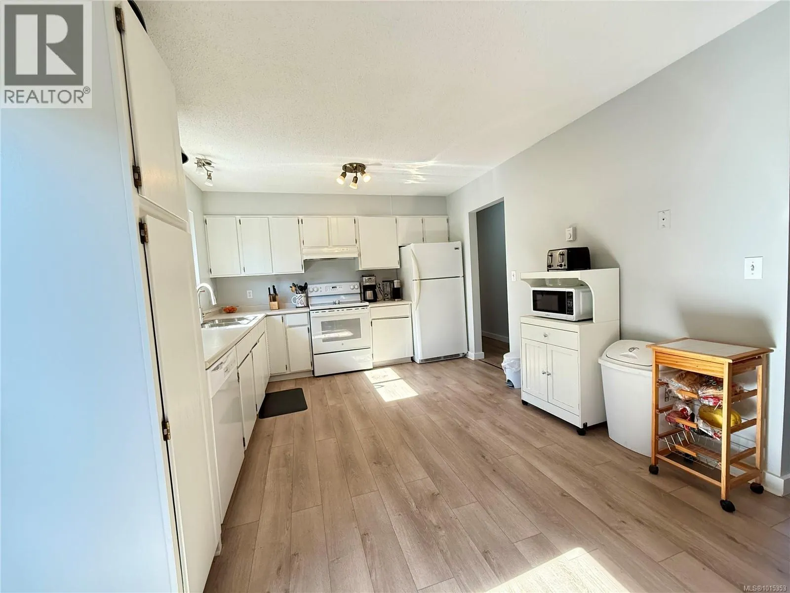 2101 Pioneer Hill