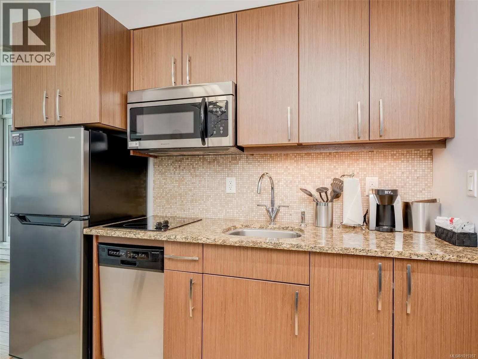 A604 810 Humboldt St