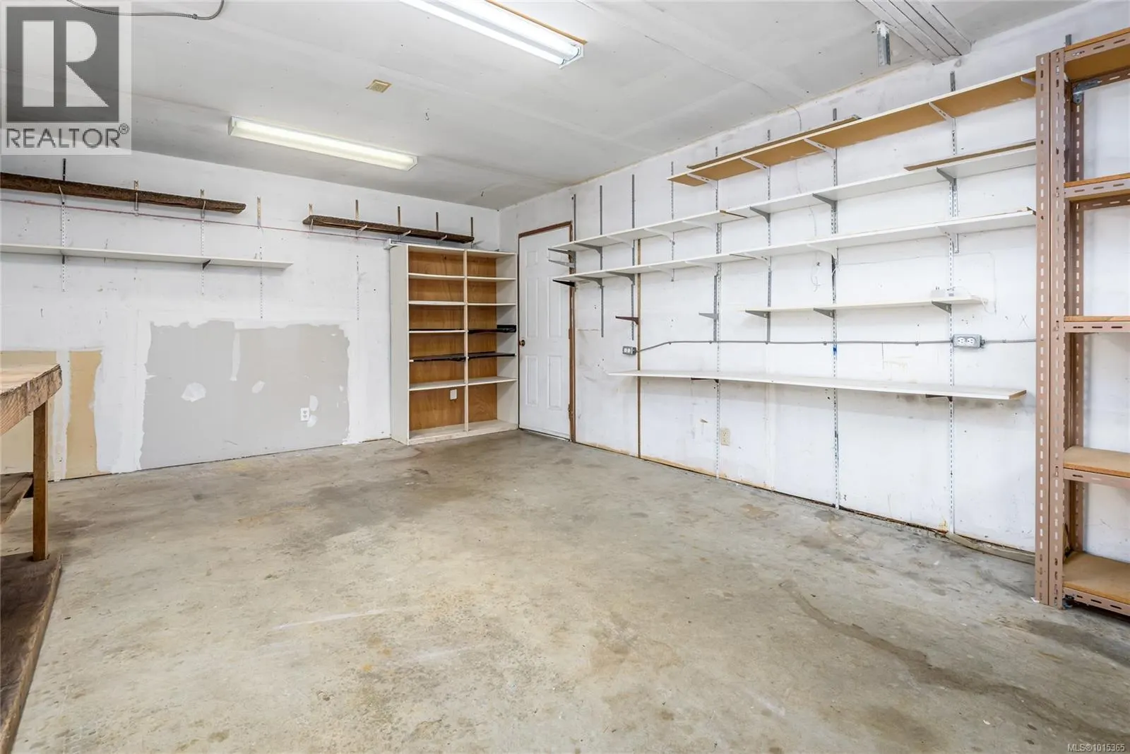 1520 Embleton Cres