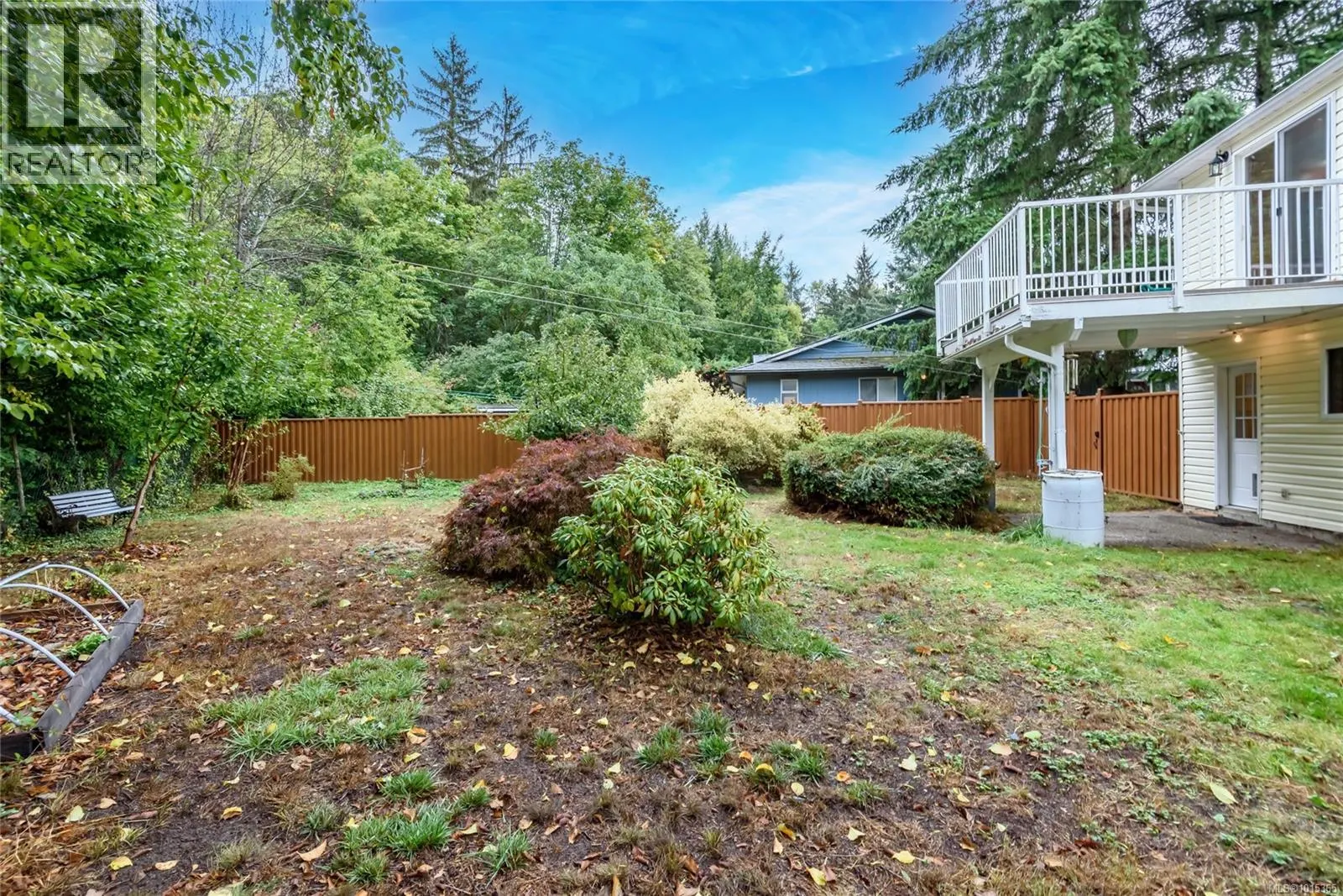 1520 Embleton Cres