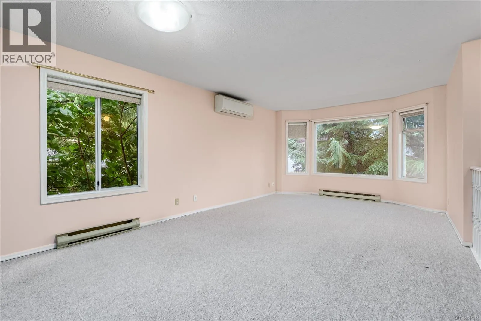 1520 Embleton Cres