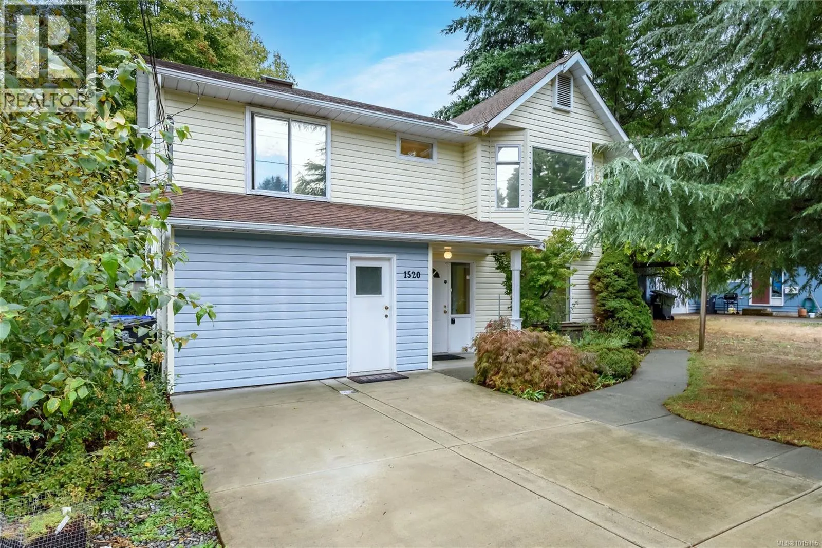 1520 Embleton Cres