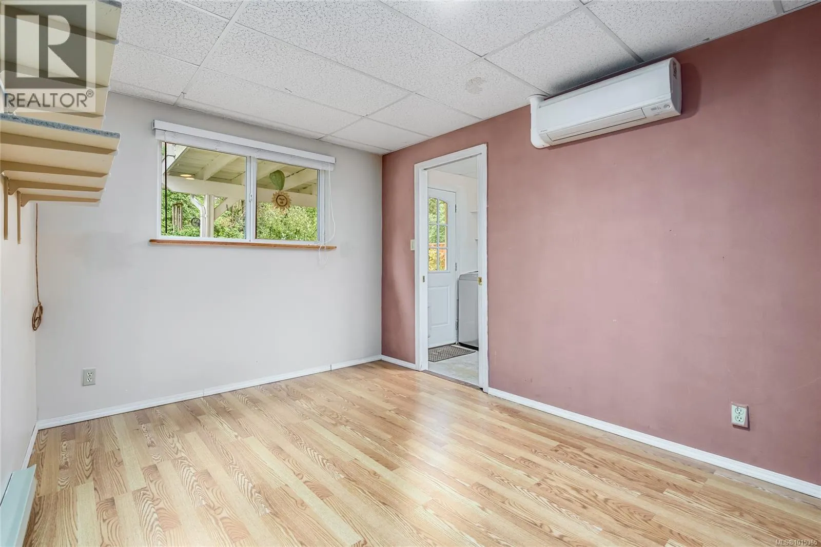 1520 Embleton Cres