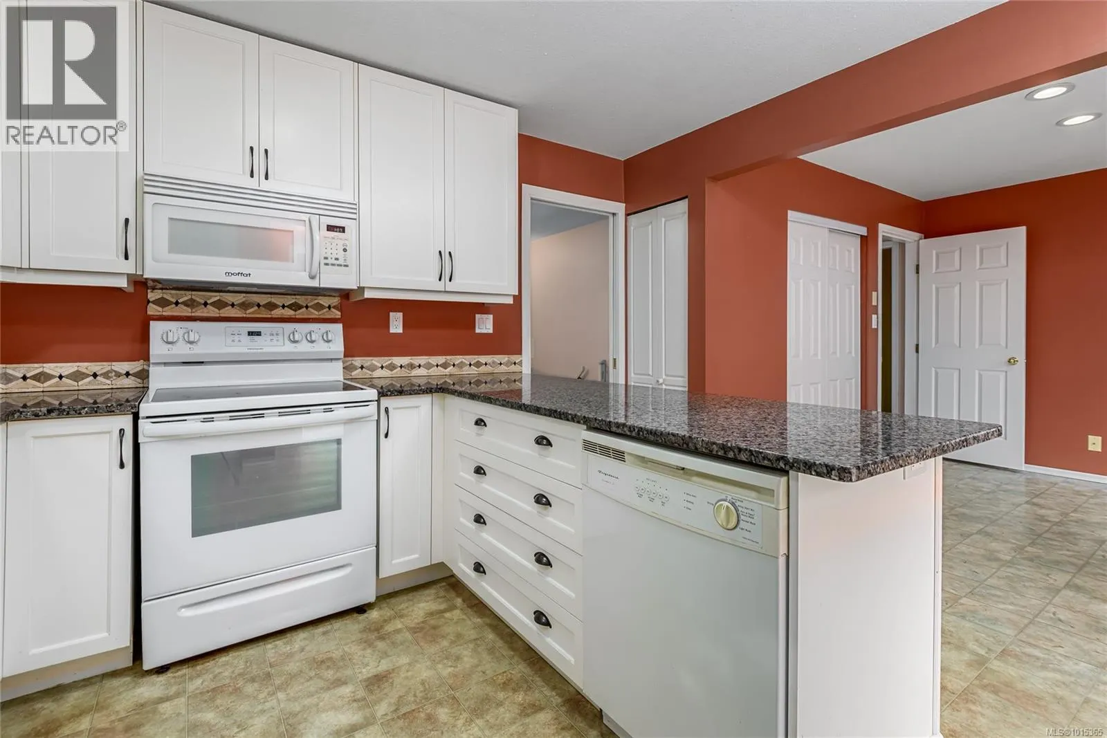 1520 Embleton Cres