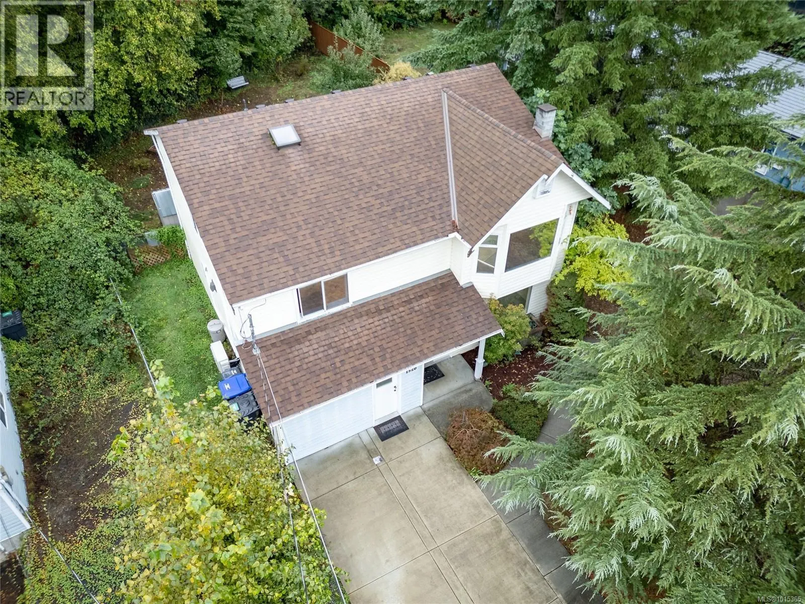 1520 Embleton Cres