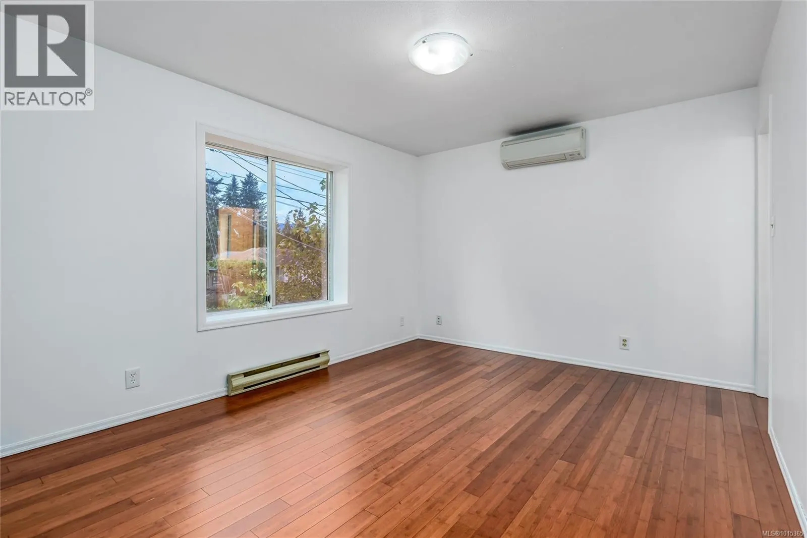 1520 Embleton Cres