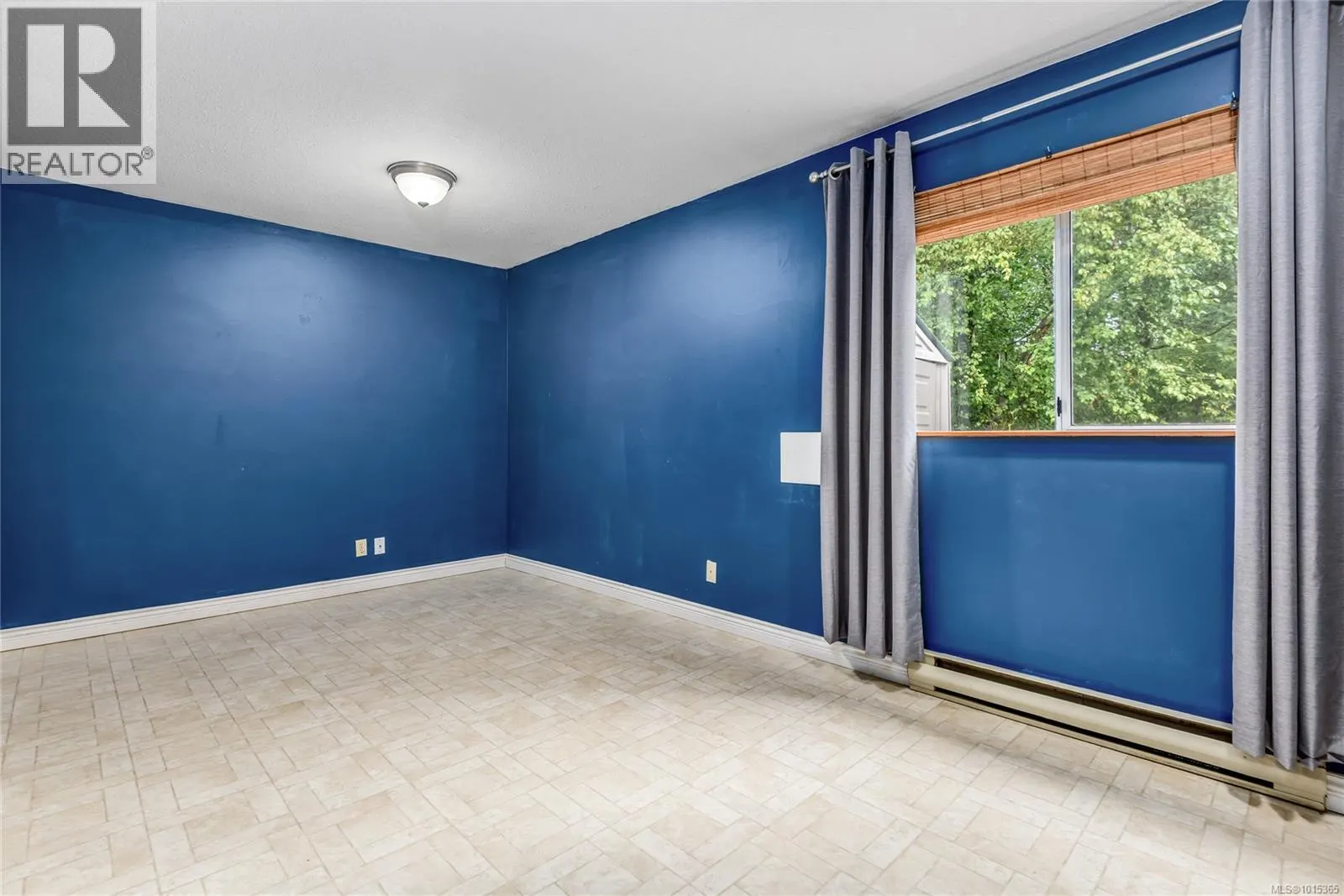 1520 Embleton Cres