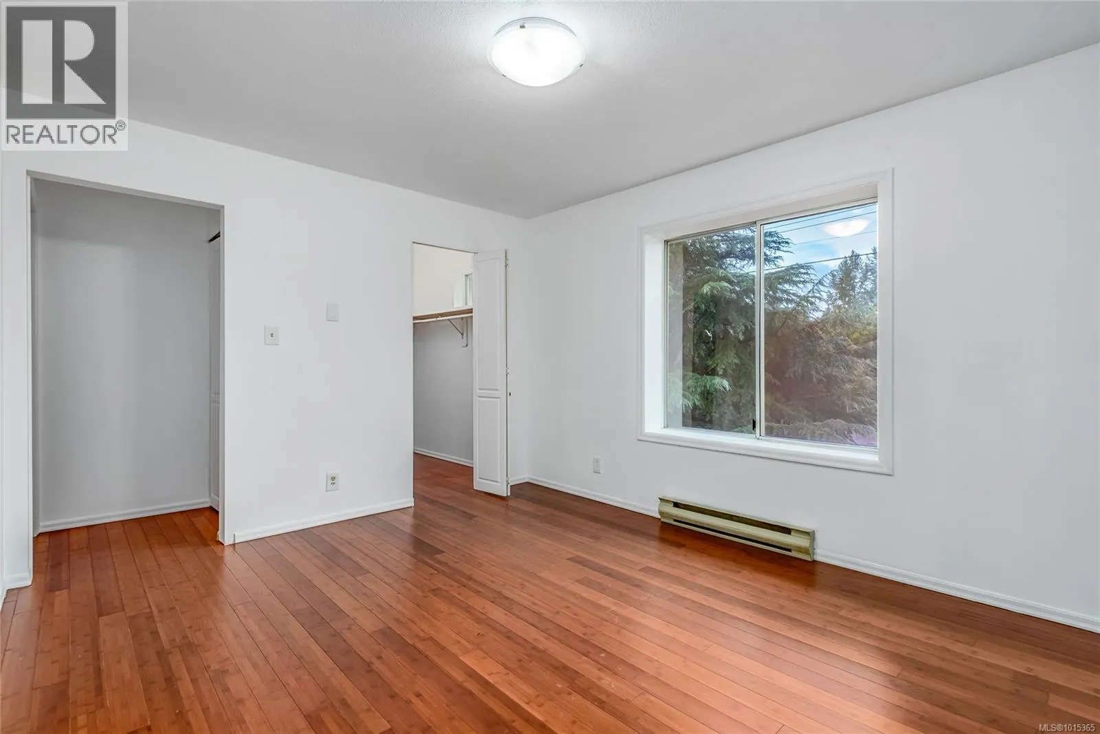 1520 Embleton Cres