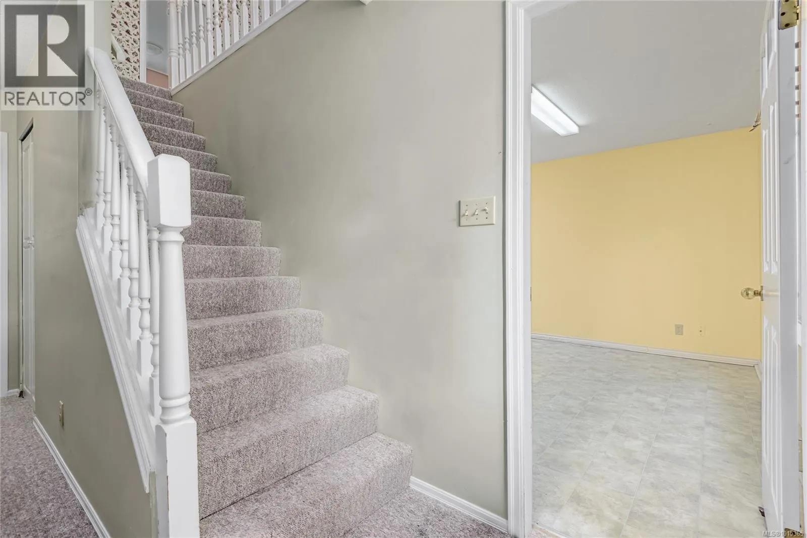 1520 Embleton Cres