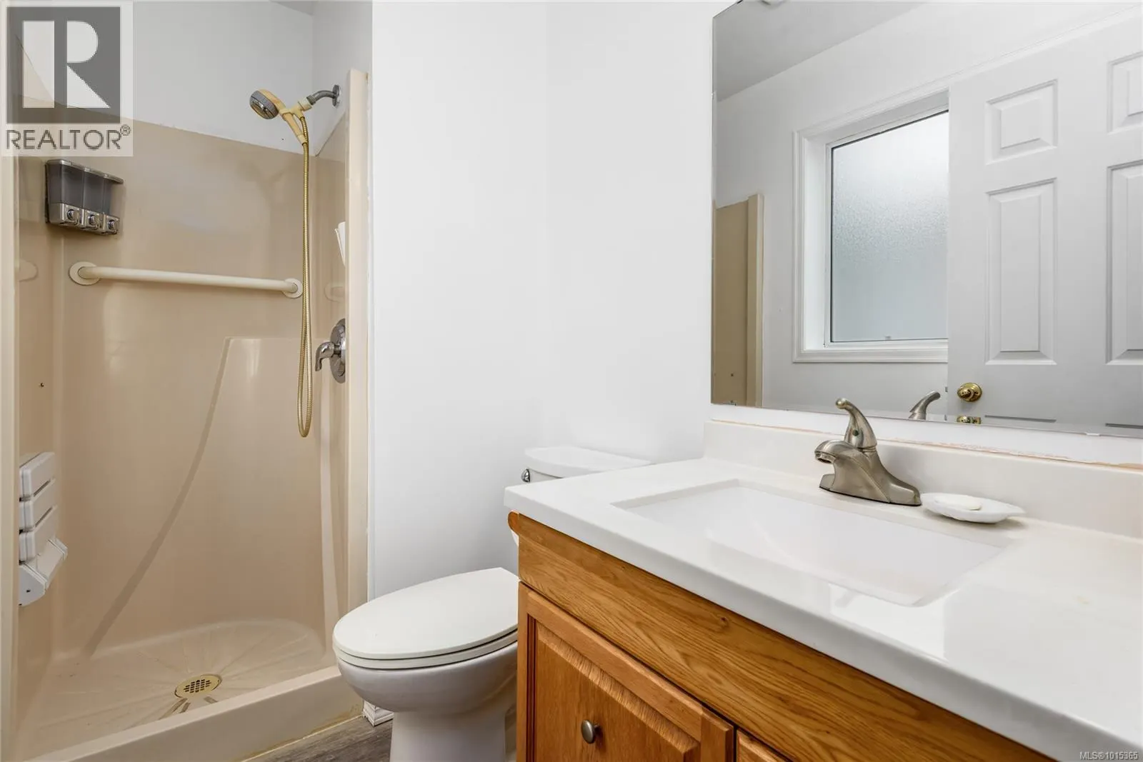 1520 Embleton Cres
