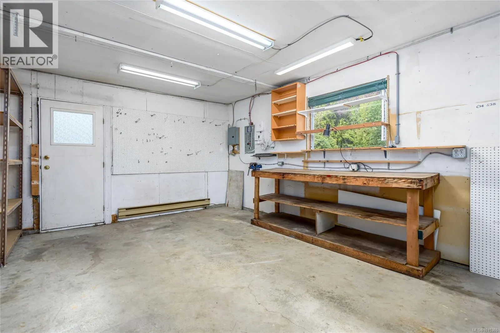 1520 Embleton Cres