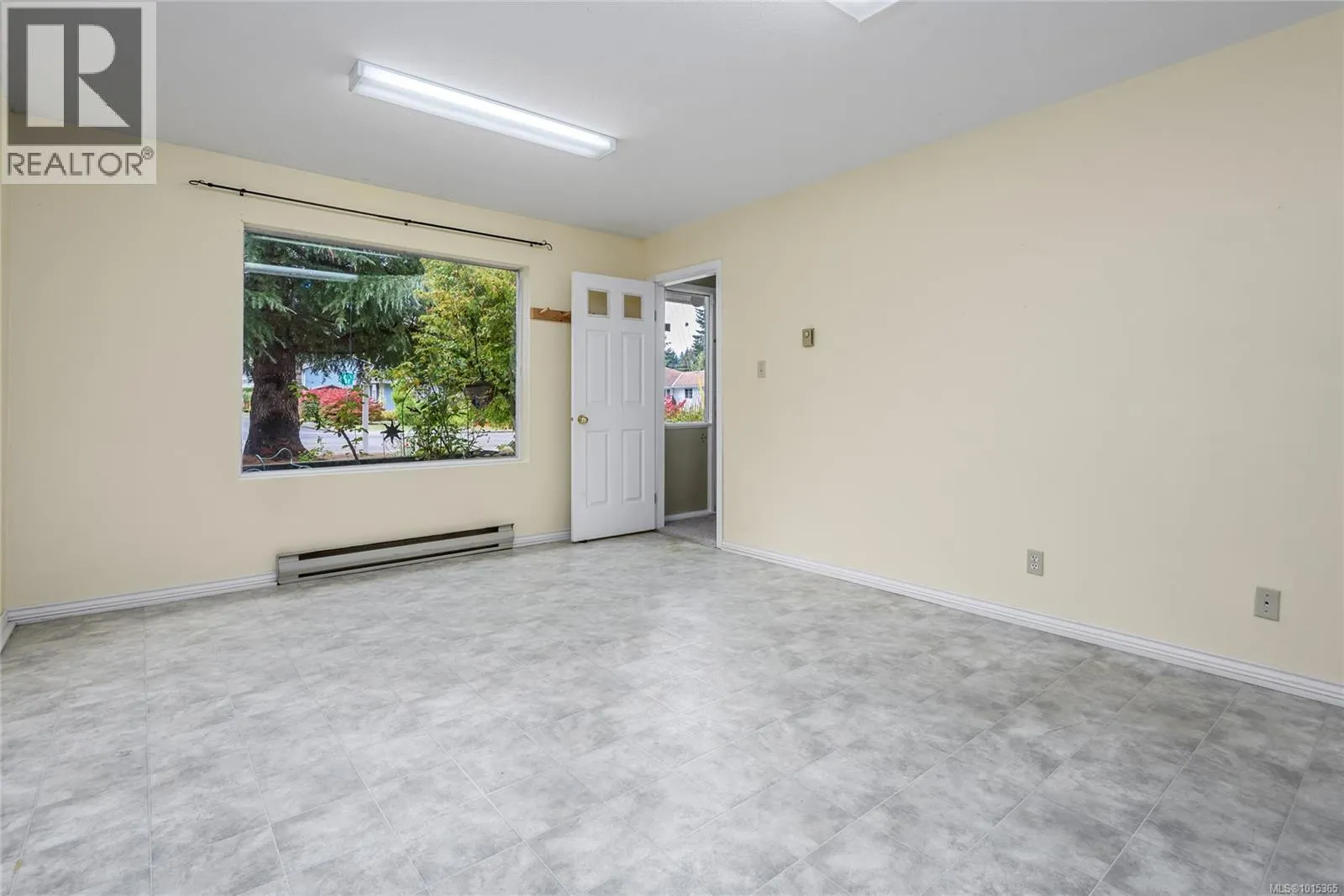 1520 Embleton Cres