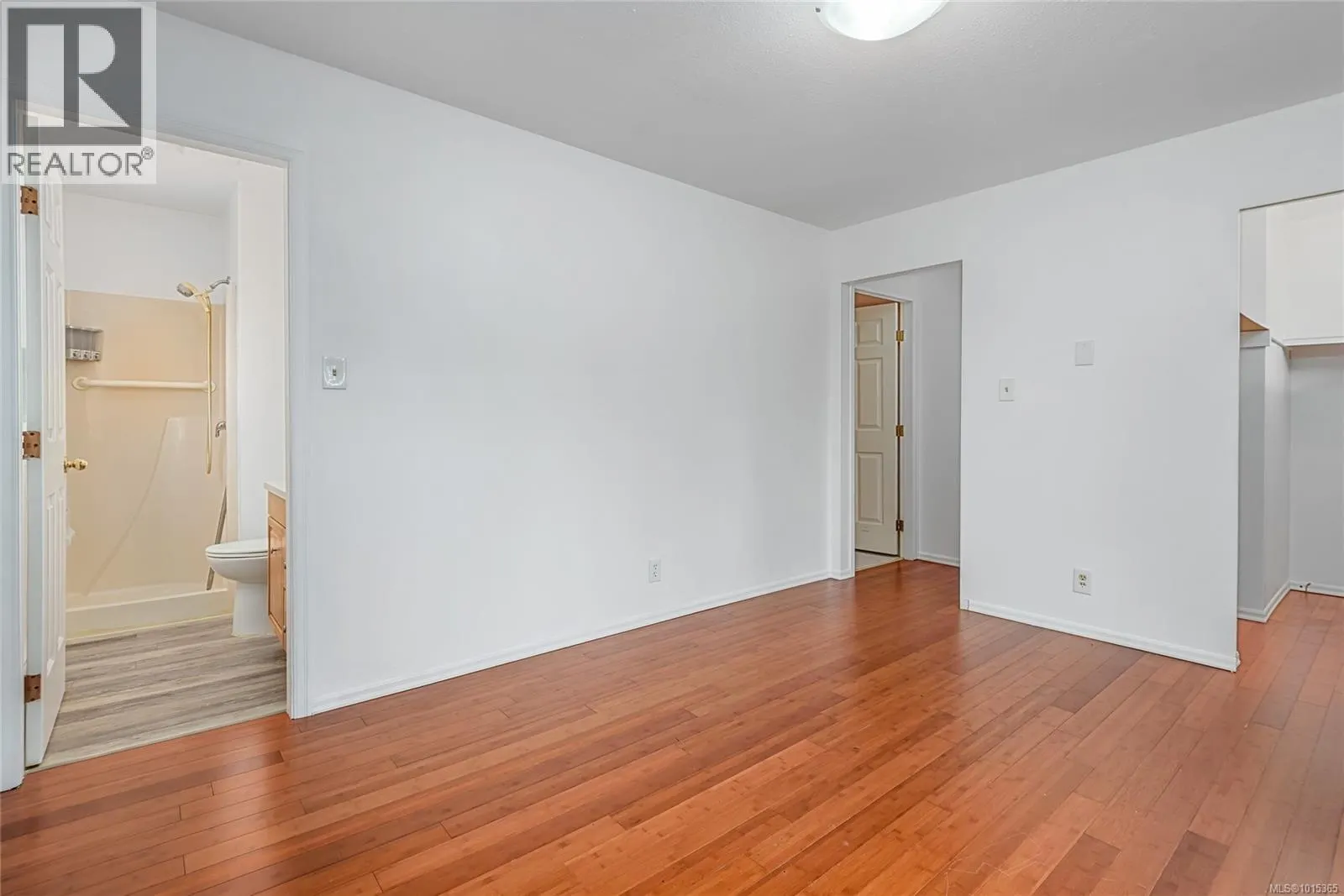 1520 Embleton Cres