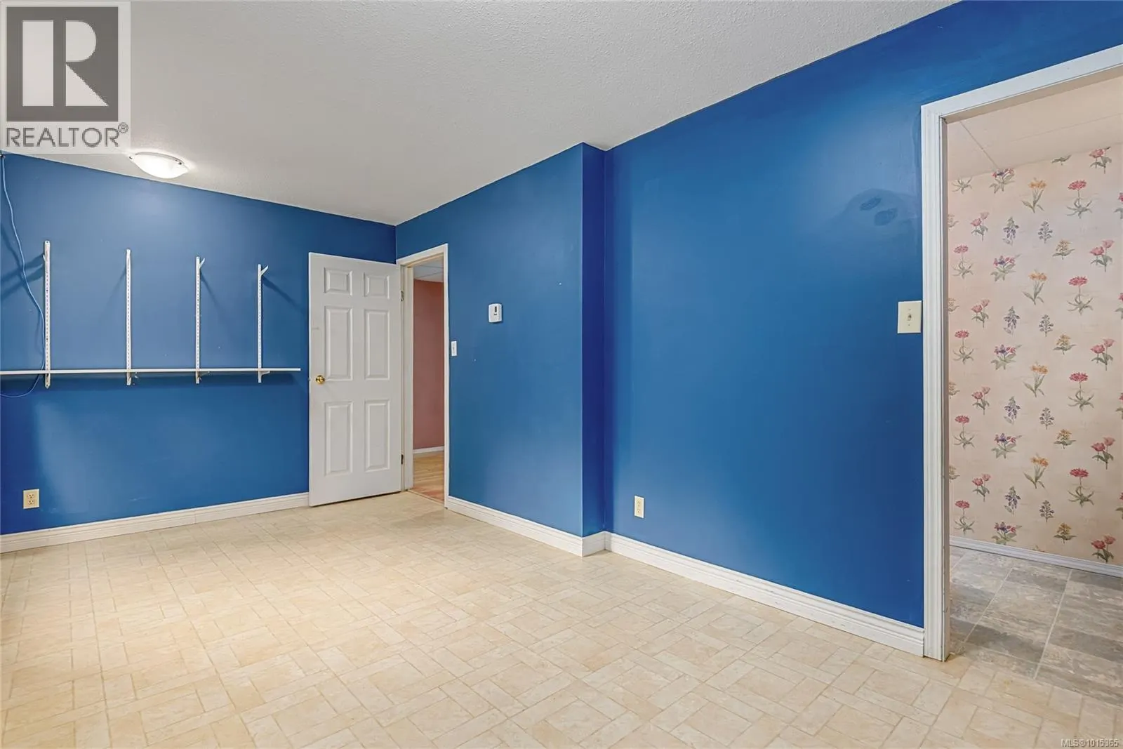 1520 Embleton Cres
