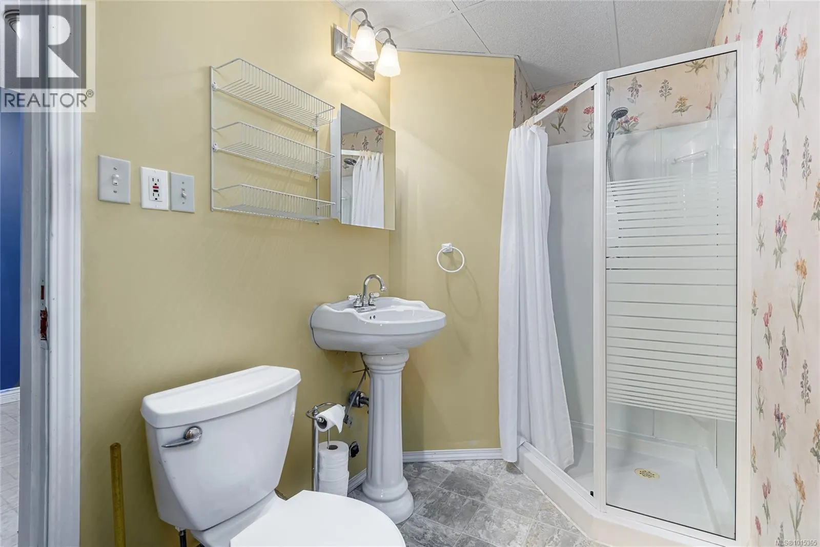 1520 Embleton Cres