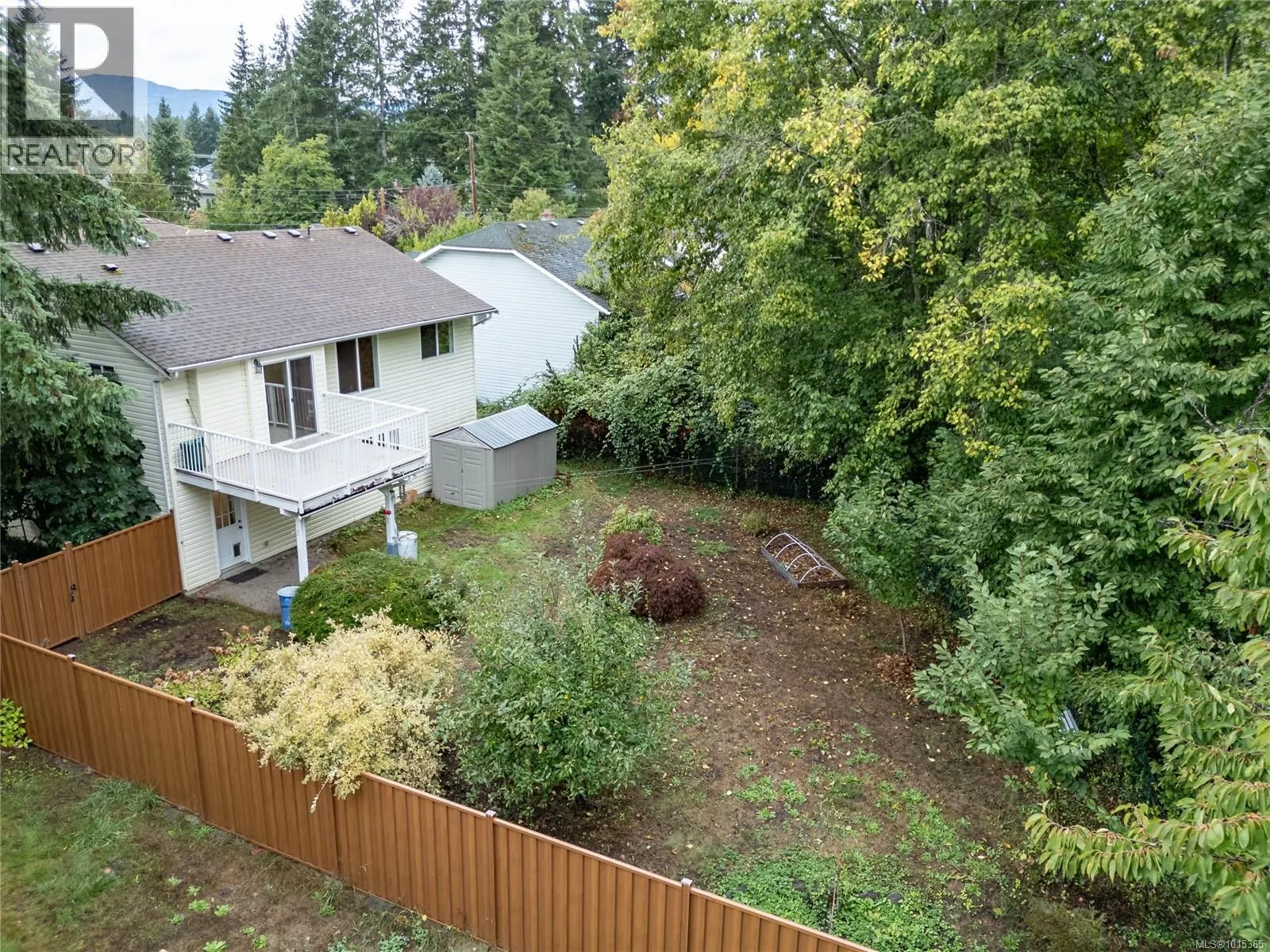 1520 Embleton Cres