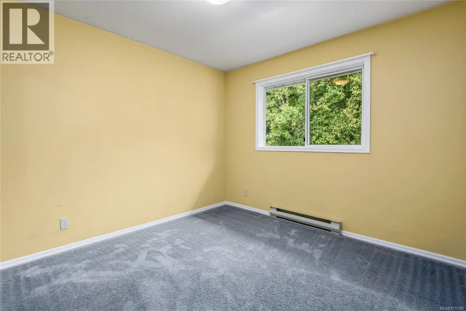 1520 Embleton Cres