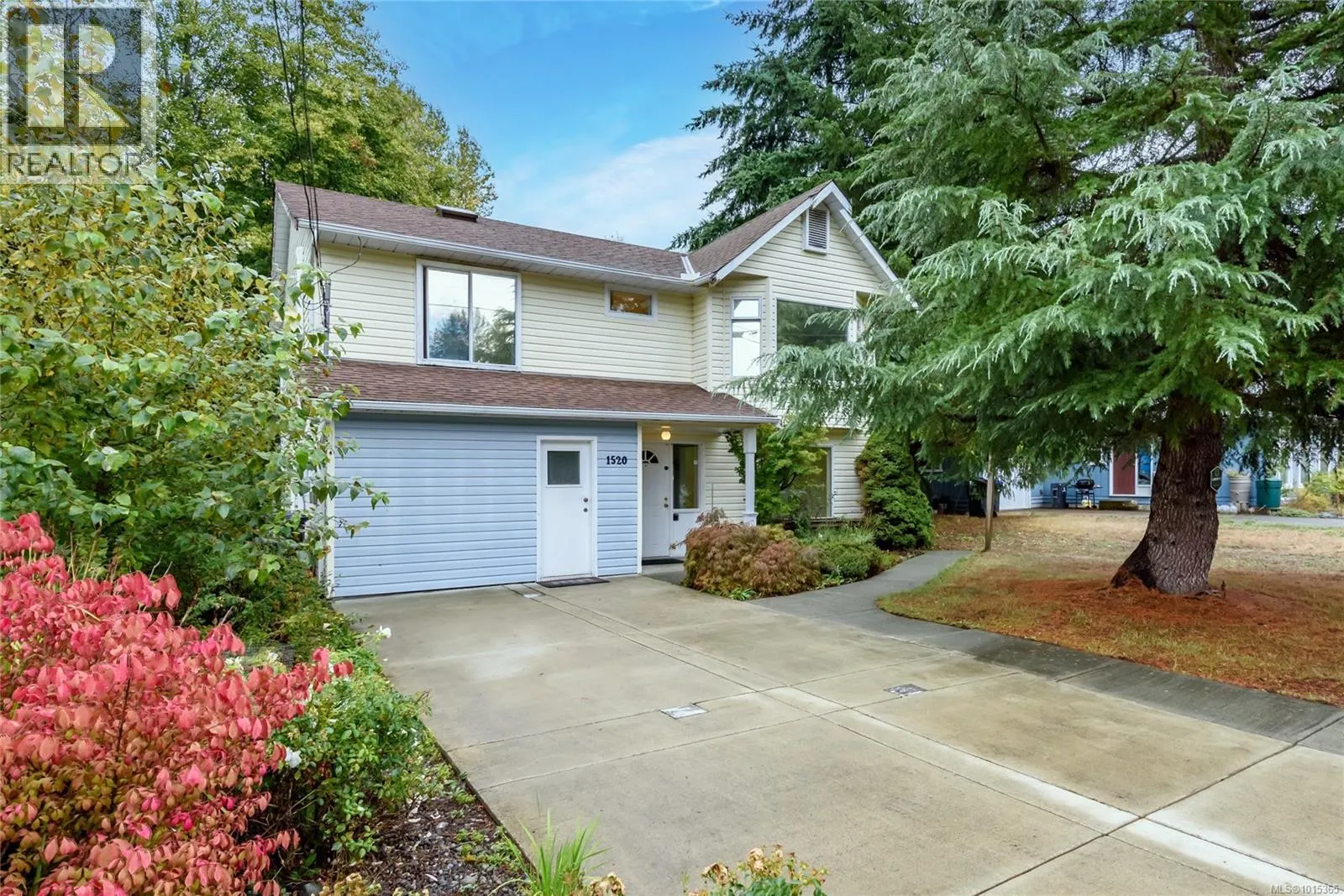 1520 Embleton Cres