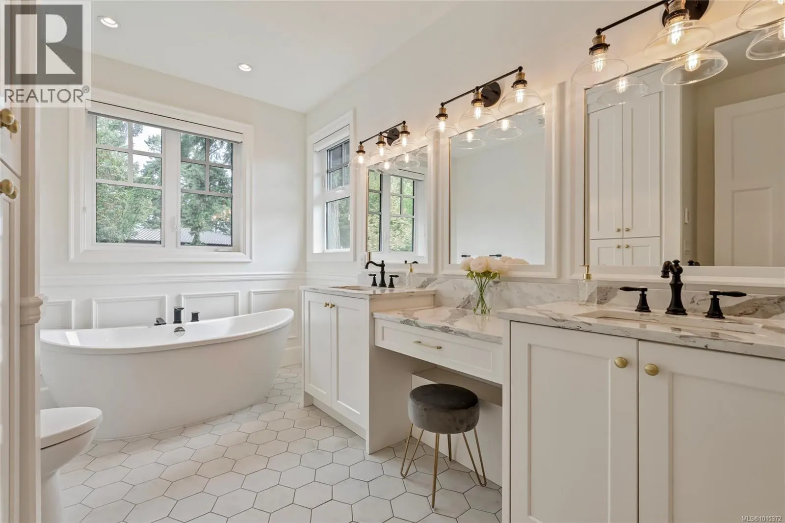 4829 Cordova Bay Rd