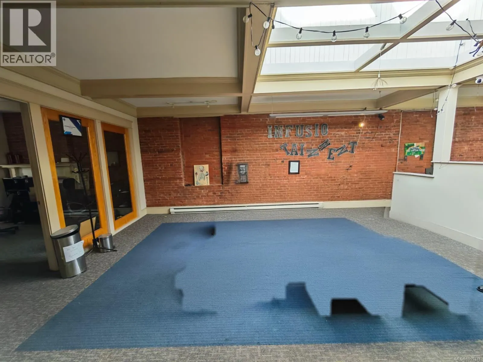 2nd floor 514 Fort St