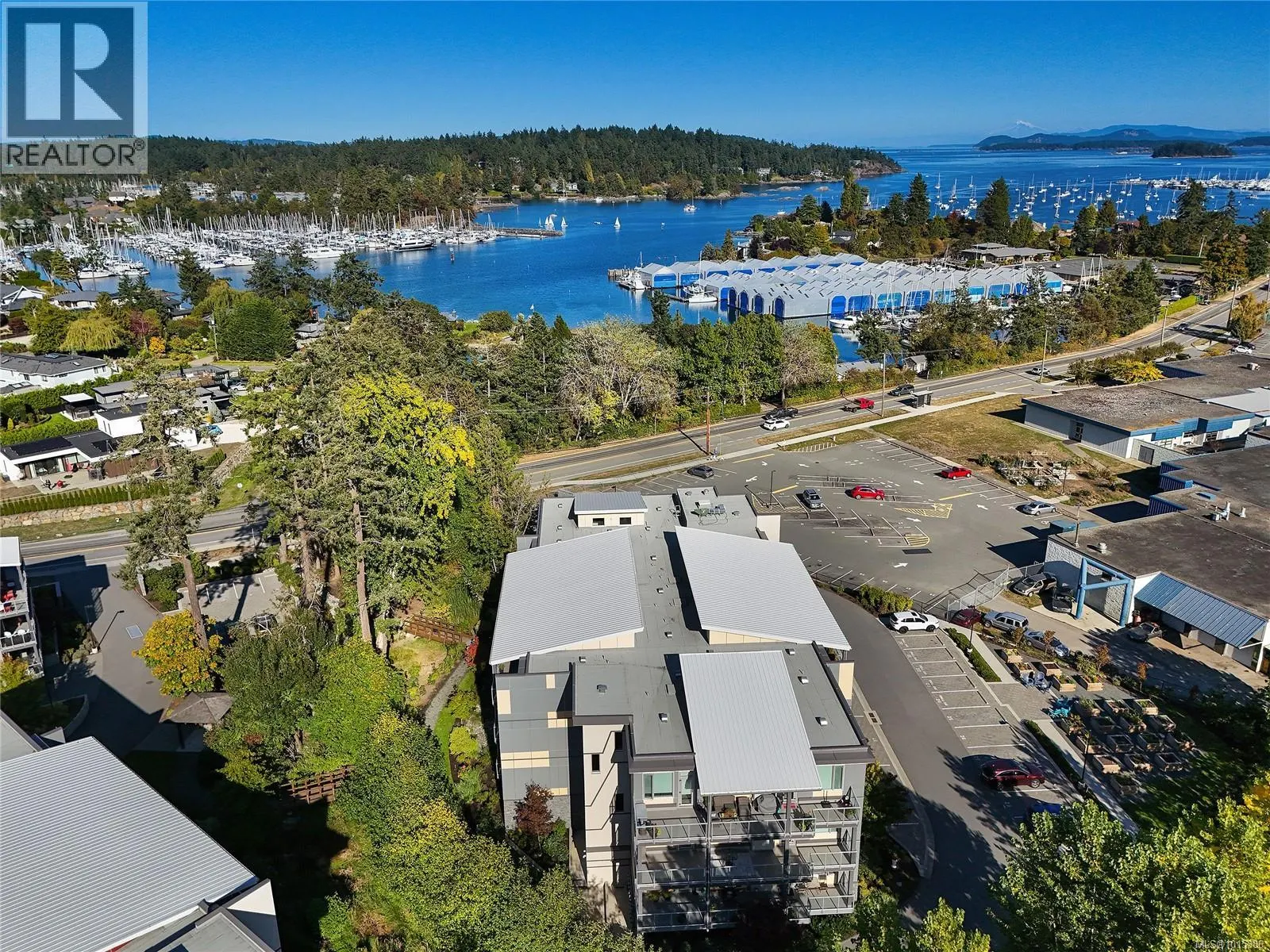 206 10660 McDonald Park Rd