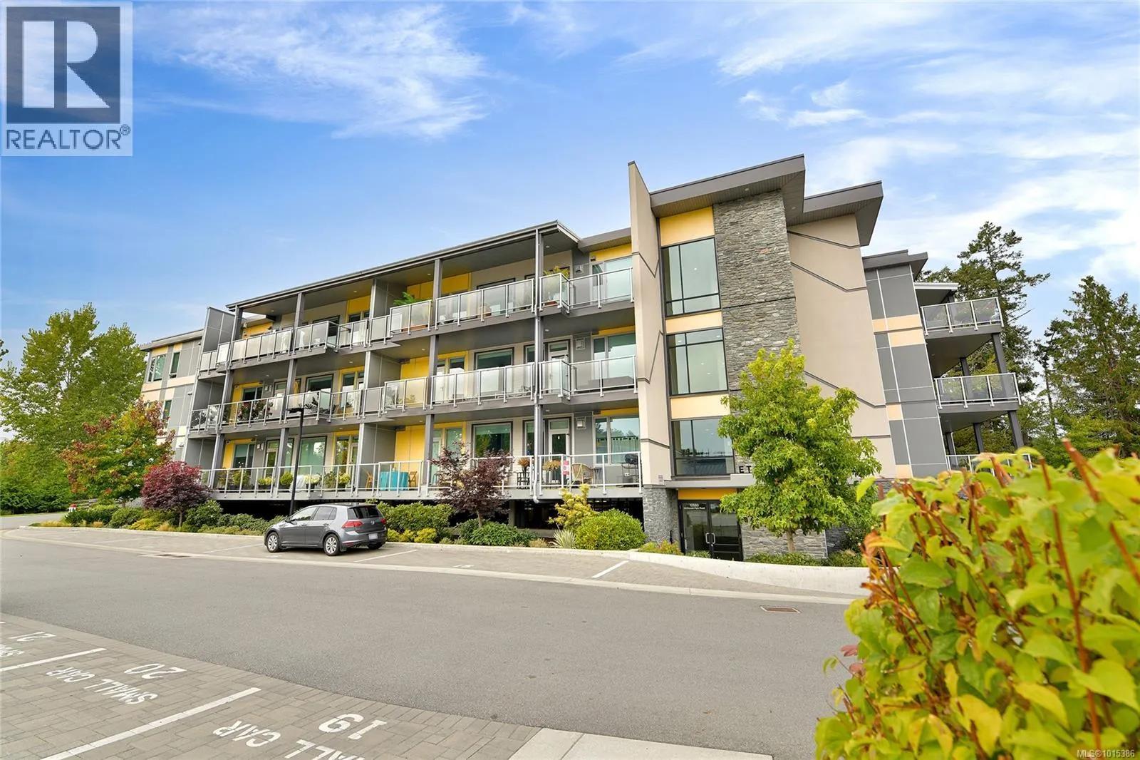 206 10660 McDonald Park Rd
