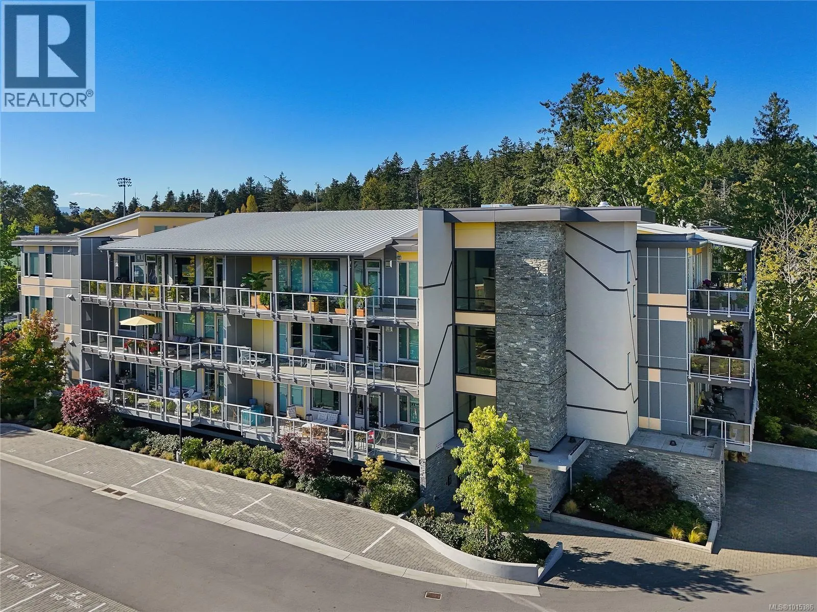 206 10660 McDonald Park Rd