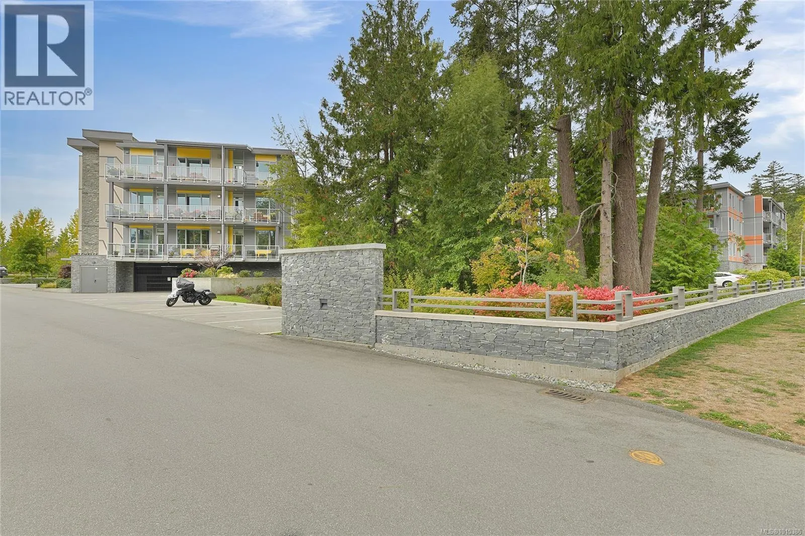 206 10660 McDonald Park Rd