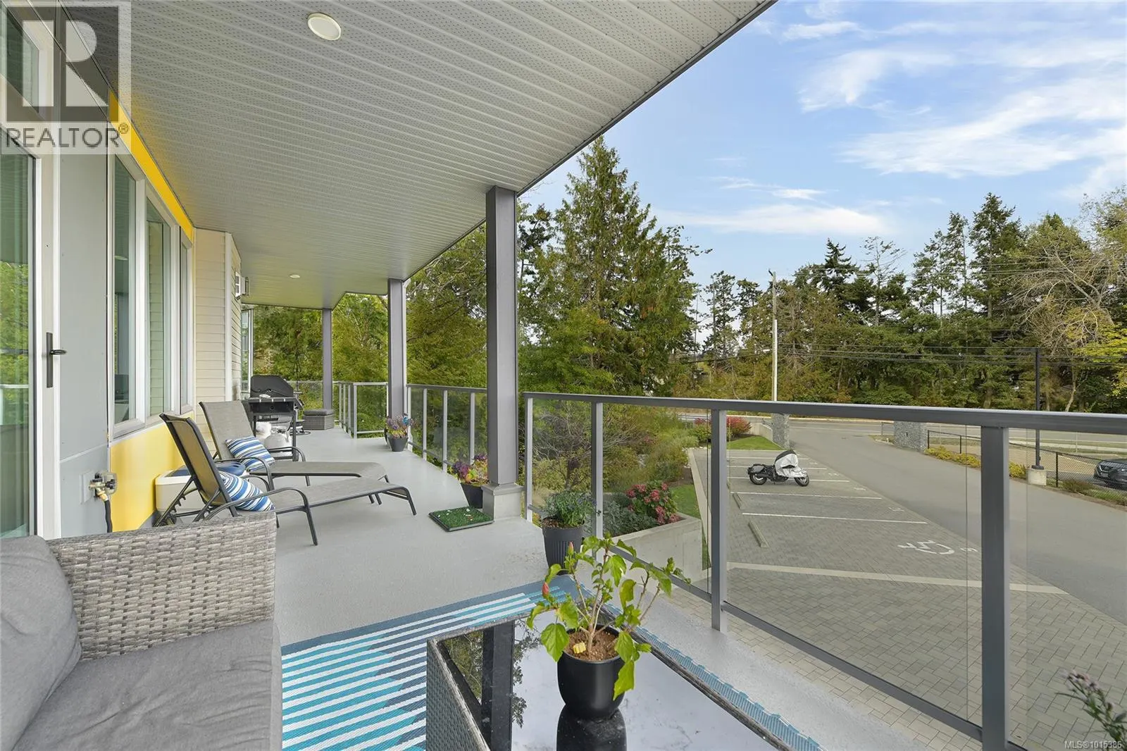 206 10660 McDonald Park Rd