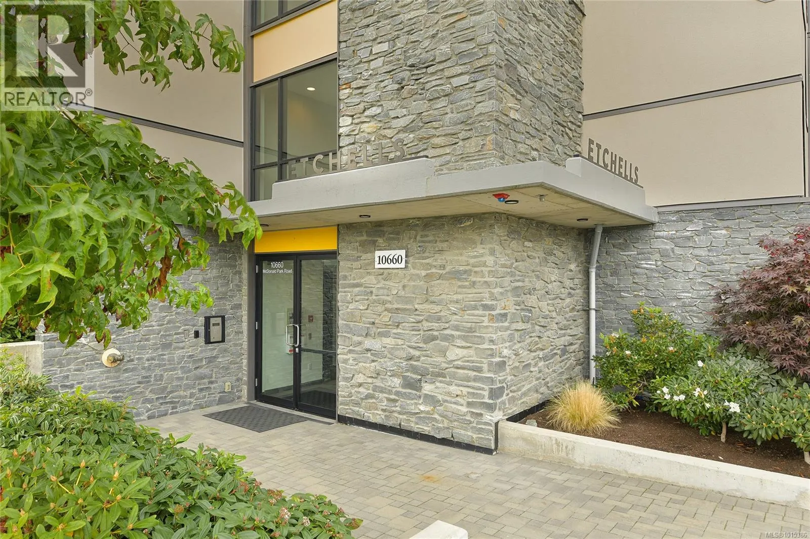 206 10660 McDonald Park Rd